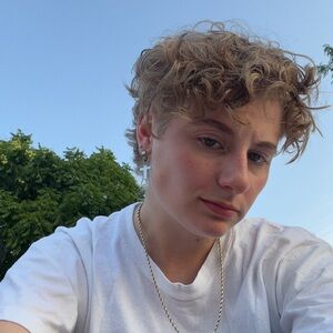 Meet your Posher, Alyssa